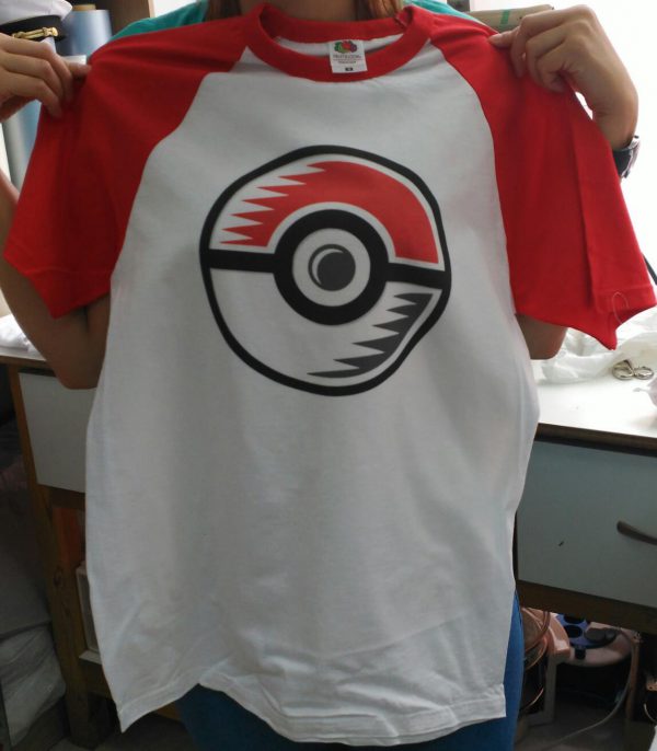 camiseta personalizada pokeball